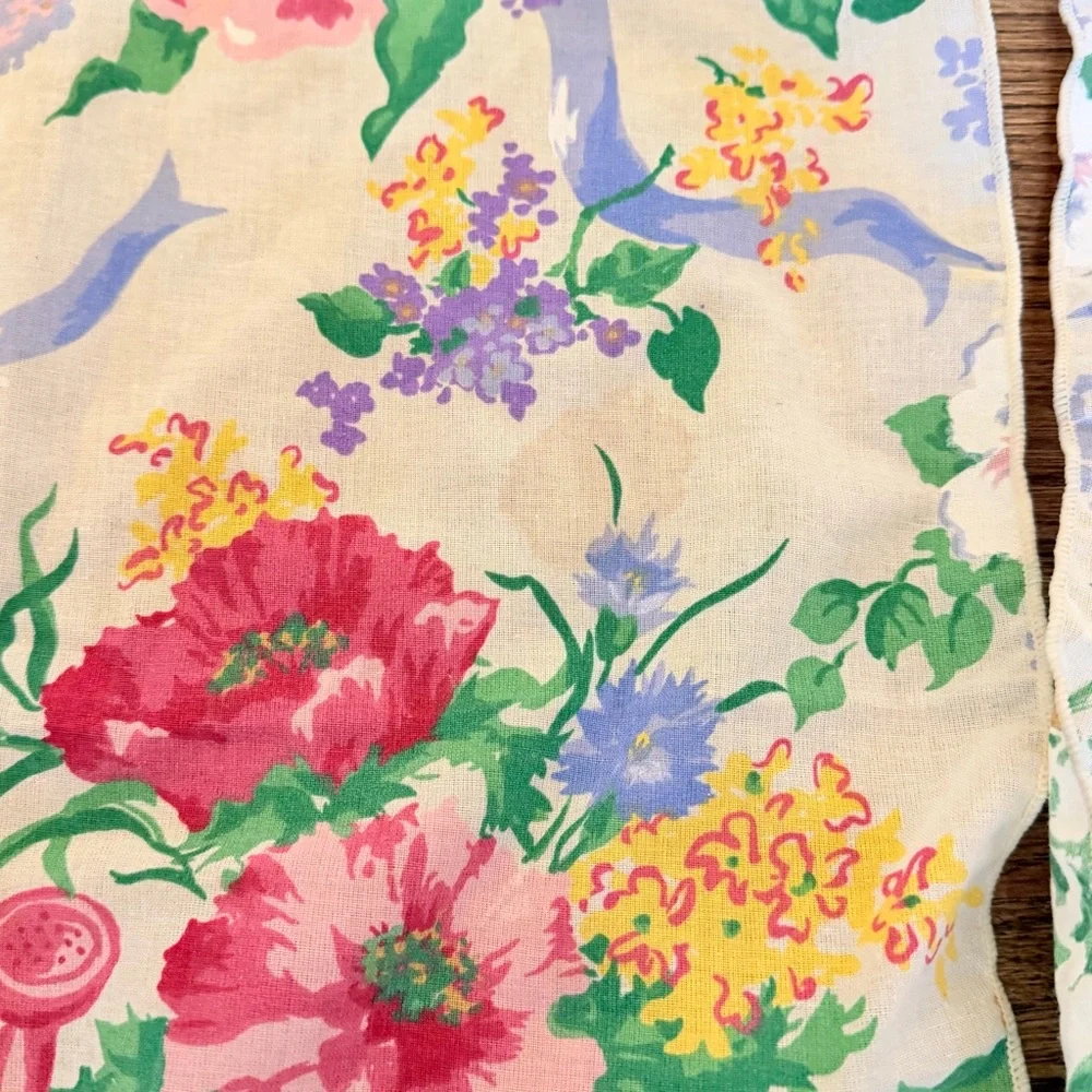 Vintage CottageCore Floral Table Runner and Napkins Set of 4 | vintage linens